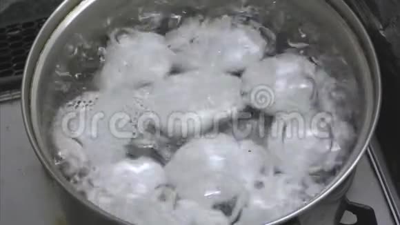 鸡蛋沸腾了视频的预览图