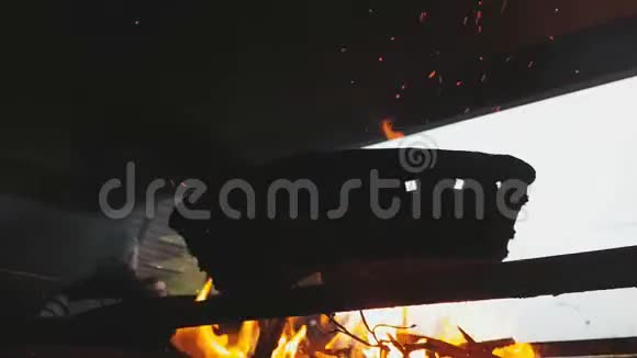 炒栗子过火煮视频的预览图