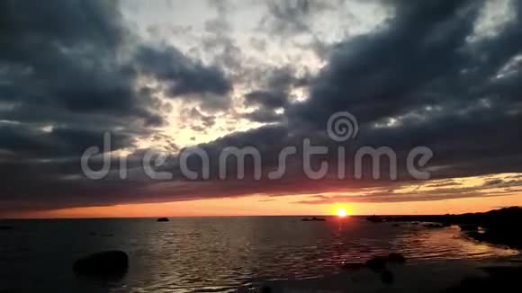 波罗的海的日落时光流逝视频的预览图
