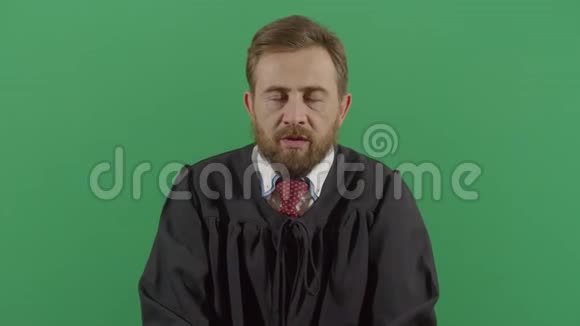 成年男子法庭审判视频的预览图