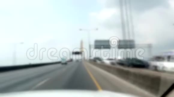 BangnaTrad公路至泰国曼谷Rama2路的工业环桥交通模糊视频的预览图