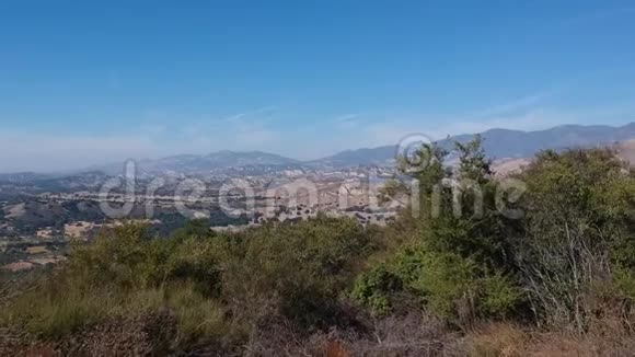 加州圣伊内斯山谷的观景台空中视频视频的预览图