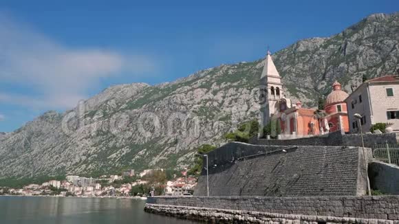 黑山Kotor湾岸边的老教堂视频的预览图