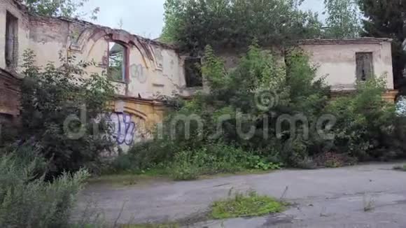废弃老院慢全景视频的预览图