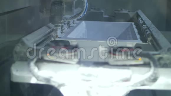 工厂激光切割塑料材料家用电器行业视频的预览图