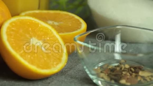 巧克力慕斯加橙果冻的配料和香料视频的预览图