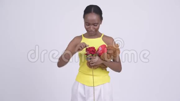 伤心的非洲年轻女子为情人节伤心视频的预览图
