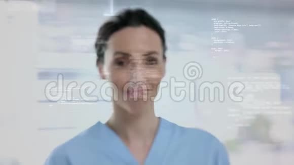 被二进制代码和数据信息动画包围的医生视频的预览图