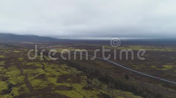 廷维尔国家公园的裂缝和裂缝冰岛鸟瞰图视频的预览图