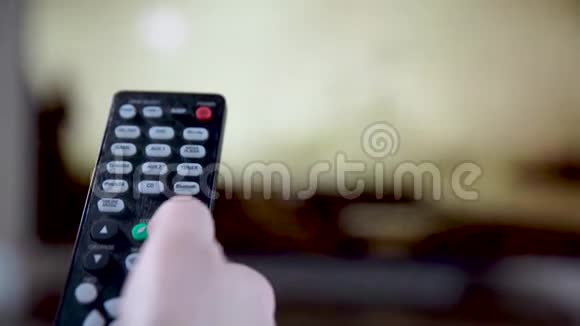电视遥控器通过电视遥控器远程控制切换程序视频的预览图