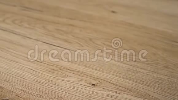 木地板概念新安装地板由深色的谷物和棕色的清晰自然颜色的枫木硬木制成视频疯狂视频视频的预览图