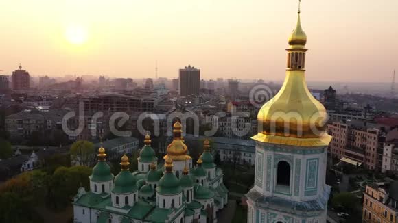 乌克兰基辅圣索菲亚大教堂无人机飞行视频的预览图