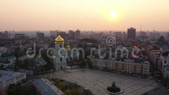 乌克兰基辅圣索菲亚大教堂无人机飞行视频的预览图