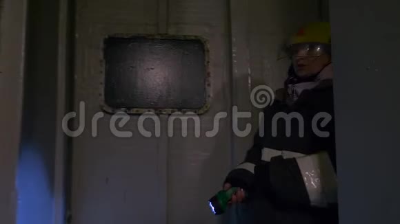 女子救护组隧道举行火炬团队活动视频的预览图