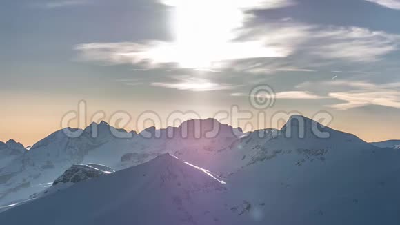 日落冬山变焦拉夏拉时移4k视频的预览图