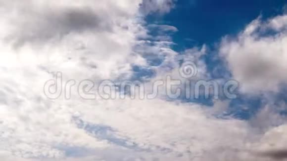 云彩时间推移蓬松视频的预览图