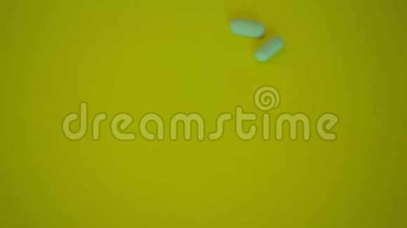 抗生素丸黄纸背景视频的预览图