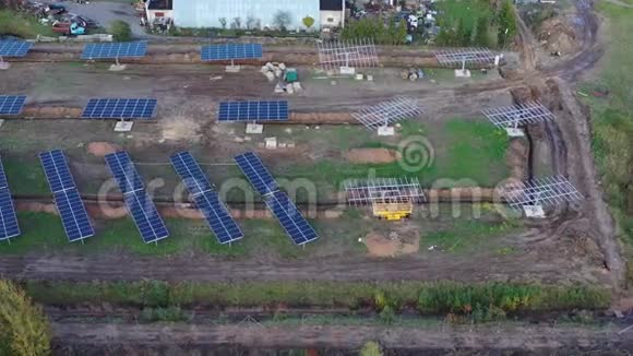 立陶宛建造现代太阳能发电站的地点空中视频的预览图