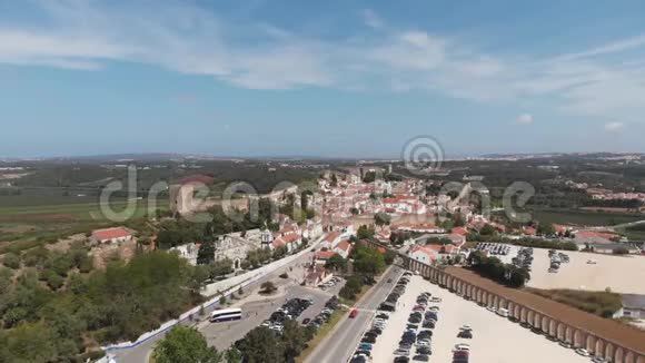 一个比多斯奥比多斯葡萄牙城市全景有一座古老的堡垒和罗马渡槽视频的预览图