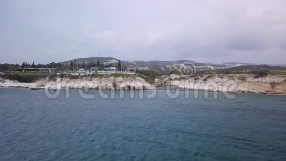 从海边俯瞰塞浦路斯州长海滩美景视频的预览图