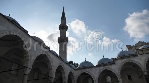 伊斯坦布尔清真寺尖塔背后有太阳视频的预览图