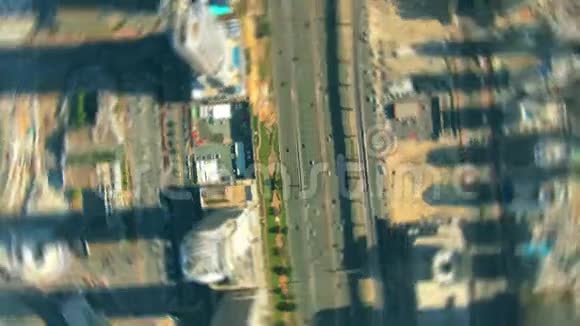 阿联酋迪拜一条主要城市道路的高空俯视图视频的预览图