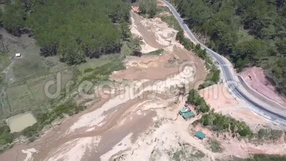 浅河谷大型采砂采石场视频的预览图