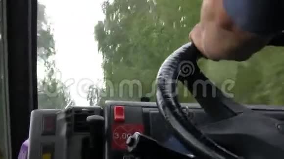卡车或货车司机驾驶视频的预览图