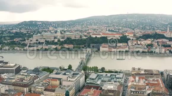 阴天的布达佩斯城市景观视频的预览图