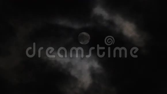 夜晚满月伴云时光流逝视频的预览图