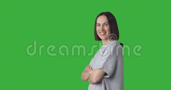 女性手指在绿色背景上的轮廓视频的预览图