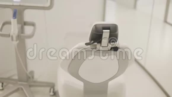 现代牙科诊所的牙科椅和设备视图快关门牙科医学和口腔学的概念视频的预览图