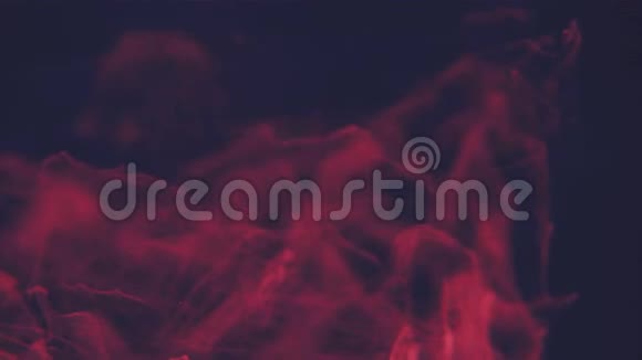 抽象的红色墨水在水中流动视频的预览图