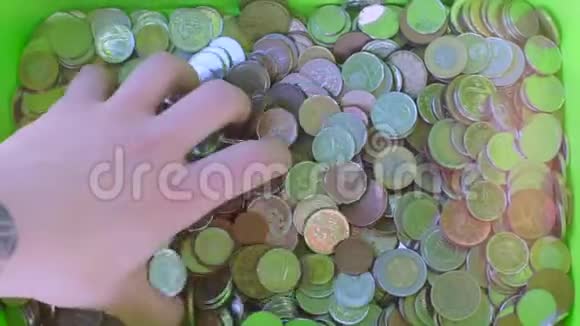 不同州的许多硬币视频的预览图