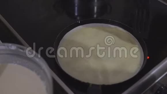 煎煎饼的过程回来了视频的预览图