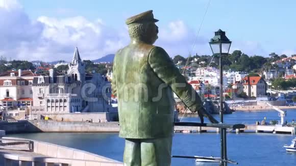 卡洛斯一世国王的雕像在葡萄牙卡斯卡斯的海港长廊上我们的光之女堡垒附近视频的预览图