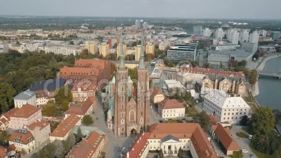 空中波兰沃茨劳的大教堂岛市场广场天空塔圣伊丽莎白教堂城市全景视频的预览图