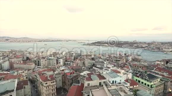 来自土耳其伊斯坦布尔加拉塔塔的全景对伊斯坦布尔风景的全景2019年4月10日视频的预览图