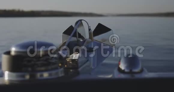 摩托艇在河上超速行驶视频的预览图