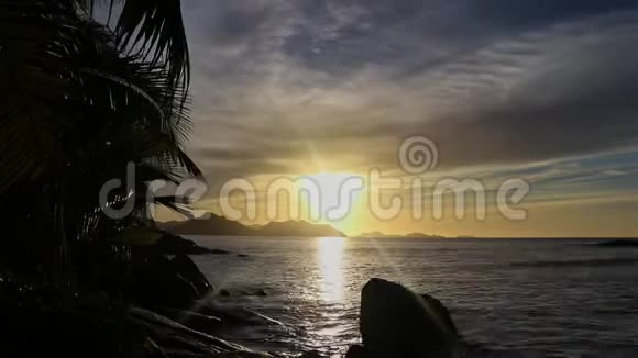 塞舌尔群岛日落时分视频的预览图