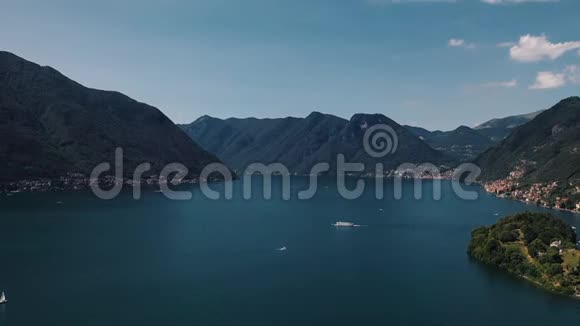 意大利湖上空的无人机起飞视频的预览图
