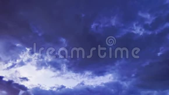 蓝天白云的全景运动HD1920x1080视频的预览图