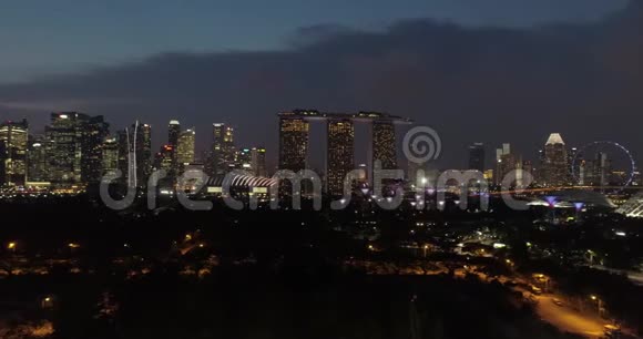 新加坡深夜灯火通明视频的预览图