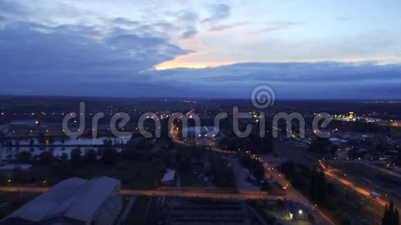 夜晚的城市空中观景视频的预览图