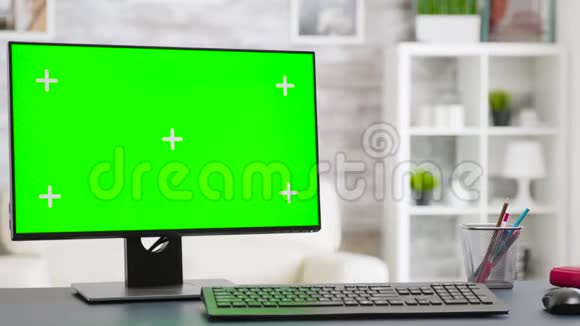 用绿色屏幕显示关闭PC显示器上的镜头视频的预览图