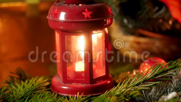 特写4k视频的来临灯笼与燃烧蜡烛在圣诞夜冬季庆典的完美镜头视频的预览图