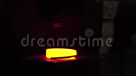 钢水金属钢坯铸造生产视频的预览图