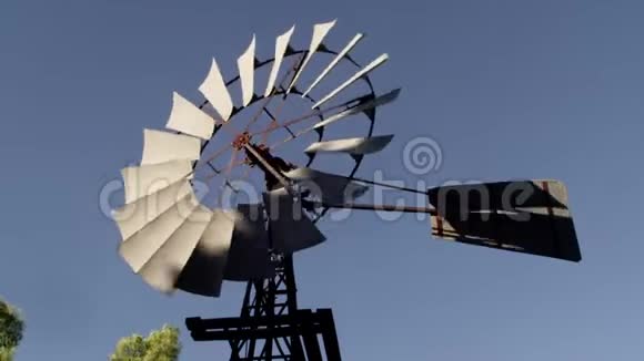 古老的圆形风车视频的预览图