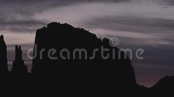 粉红日出云在塞多纳岩形成潘定时视频的预览图