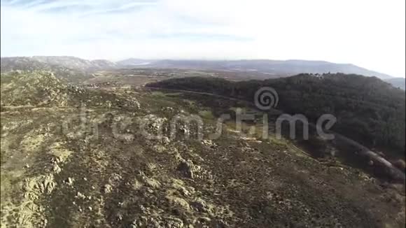 马德里山脉的空中景观位于北部地区视频的预览图